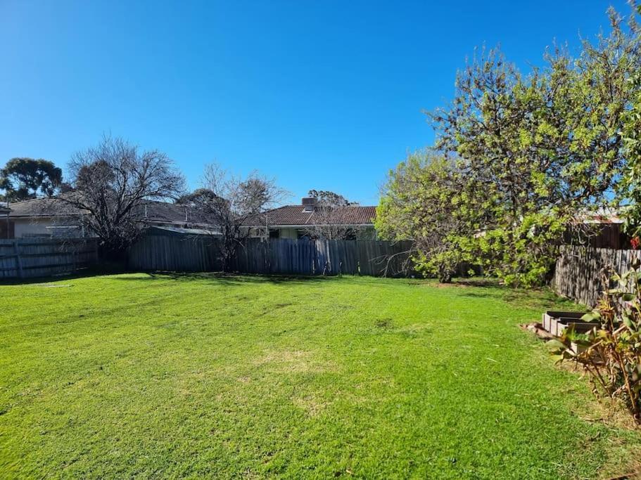 Two Pines, Whole Home In Tullamarine Near Airport! Melburne Exterior foto